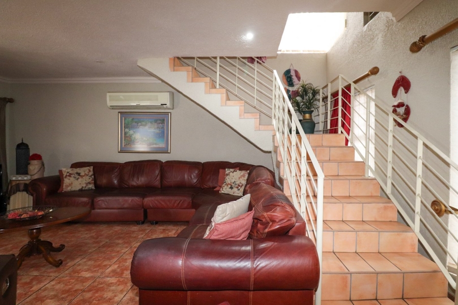 5 Bedroom Property for Sale in Wilkoppies North West